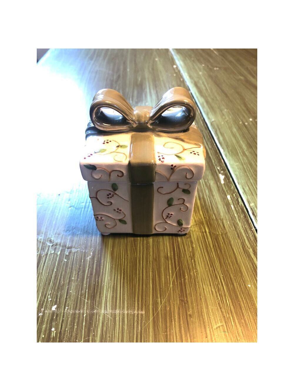 YANKEE CANDLE NWOT Ceramic Tea Light Candle Holder Gift Bow